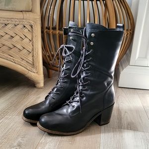 Frye RARE Kendall Lace Up Boots